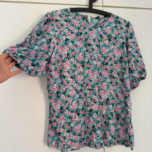 T-shirt with flowers Marks & Spencer like new, size L-XL