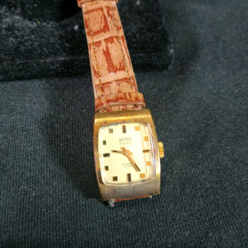 Beno 17 Rubis Swiss women's manual winding wristwatch used