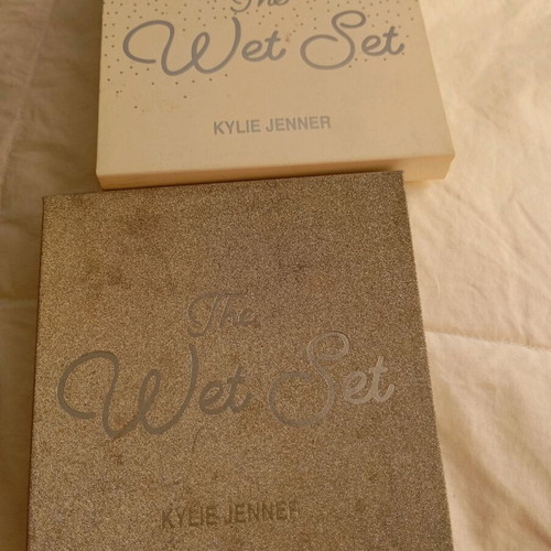 Kylie Jenner The Wet Set pressed powder like new
