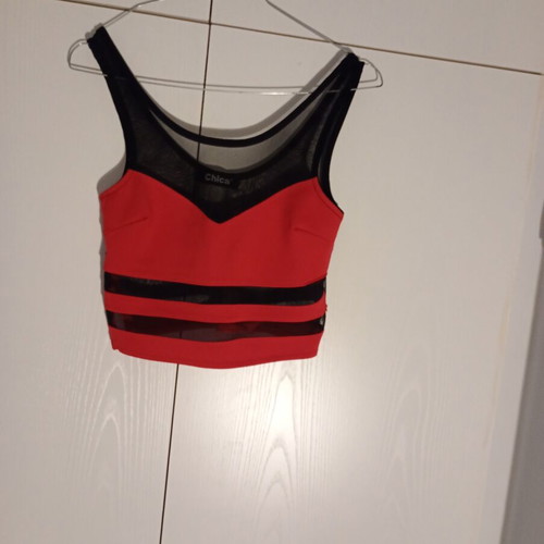 Medium top with side zipper new, black and red