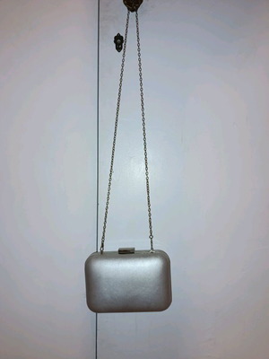 Τσαντάκι clutch μεταλλικό, σε πολύ καλή κατάσταση, ασημί, βραδινό