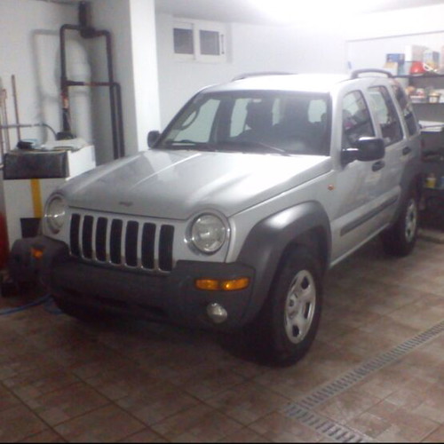 Jeep SUV μεταχειρισμένο, βενζίνη, αυτόματο, ασημί, facelift 2004 με 218 ίππους