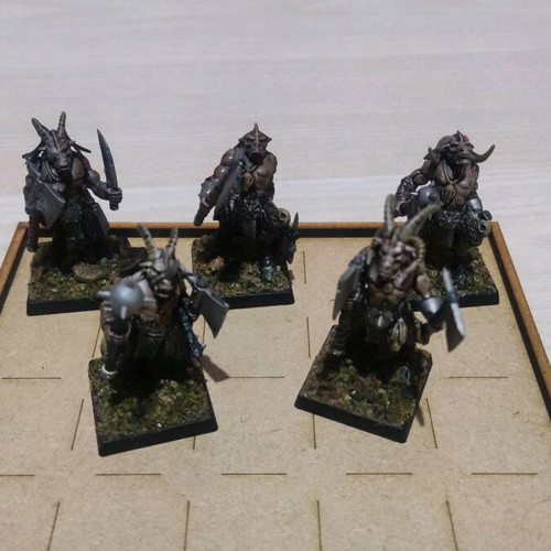 Warhammer Age of Sigmar 35 figures like new, collectible