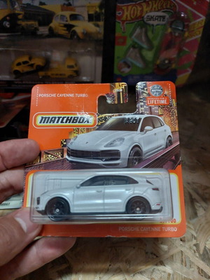 Matchbox Porsche Cayenne Turbo toy car