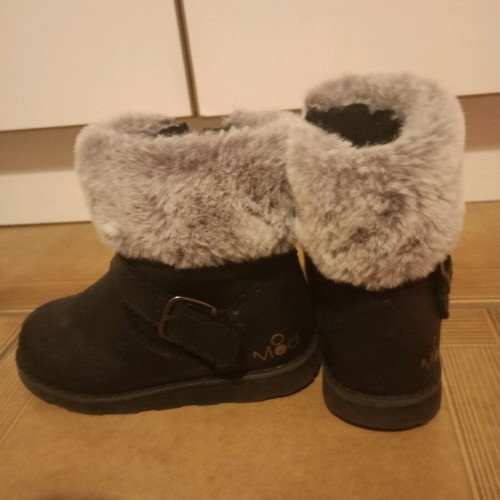 Boots like new, size 26, black iridescent with gray fur
