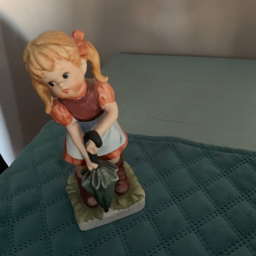 Porcelain figurine Italian origin like new vintage decoration