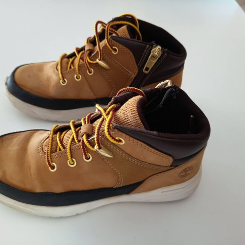 Timberland Seneca Bay Hiker kids boots size 33 used, yellow leather
