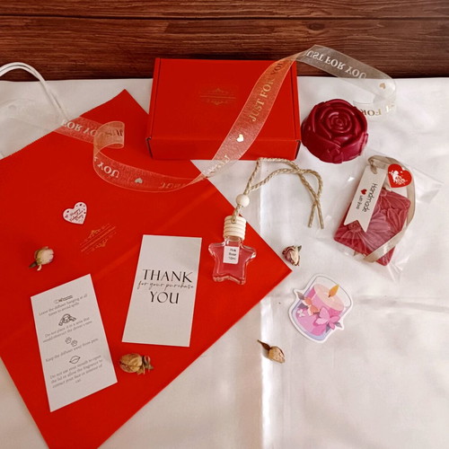 Gift Box Pink Rose Candle, Wardrobe Tablet & Car Diffuser