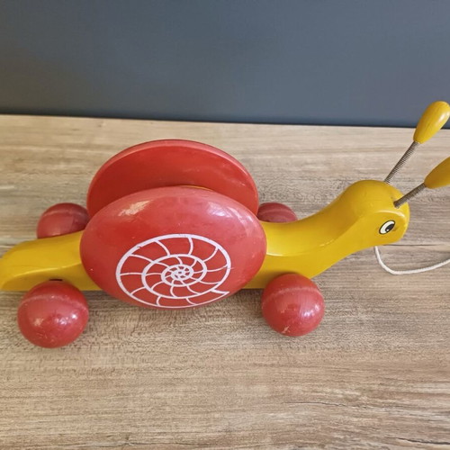 Kouvalias wooden toy used with minor wear on wheels