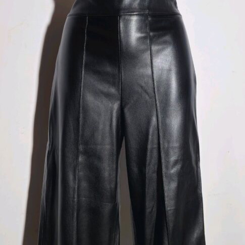 Zara pants made of quality faux leather new with tag, size XS/S