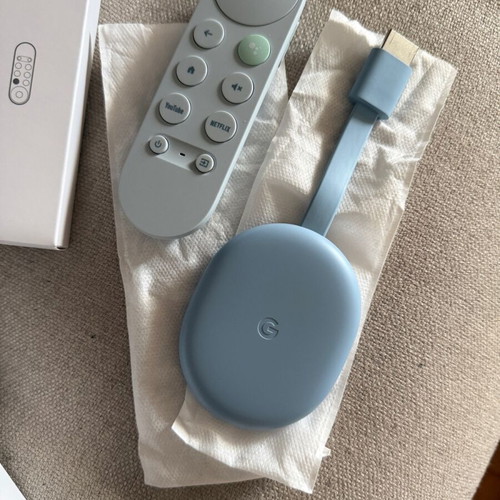 Google Chromecast with Google TV 4K limited edition like new