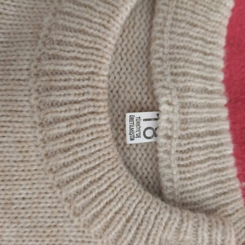 Sweater warm like new for 18 months with shoulder buttons