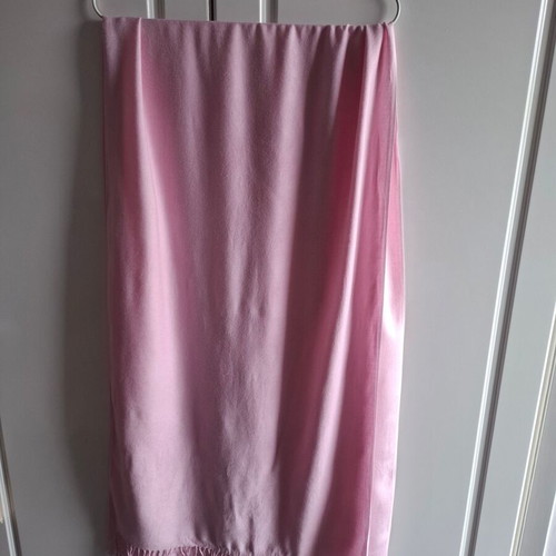 Pink scarf used with fringes, soft accessory