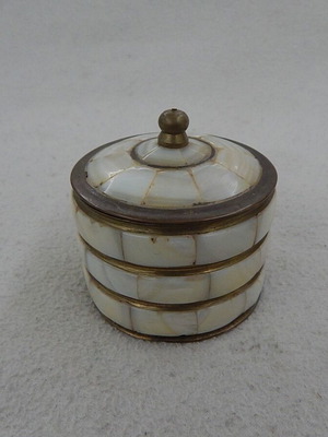 Old bronze decorative box, 7 cm diameter