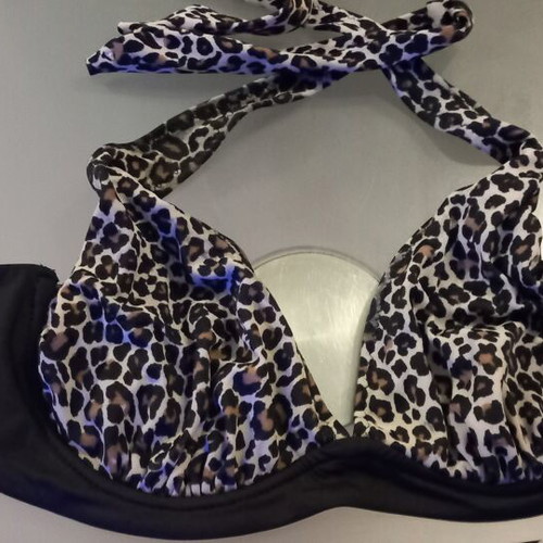 Bikini animal print medium size, like new, with underwire bra