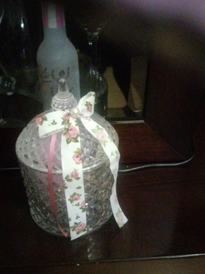 Decorative set like new, can be used as chocolate holder