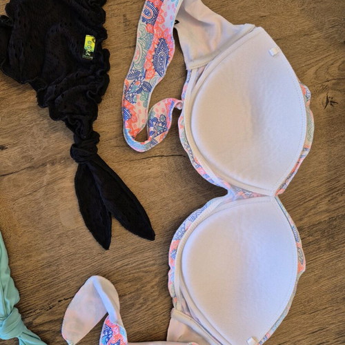 Calzedonia Brazilian bikini bottom black like new with two free bikini pieces
