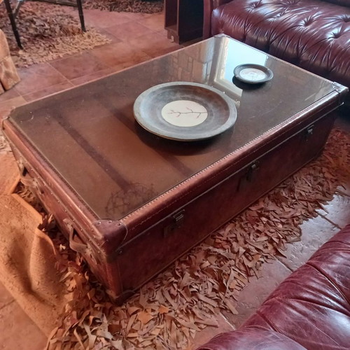 Handmade leather coffee table trunk used with reclining English design