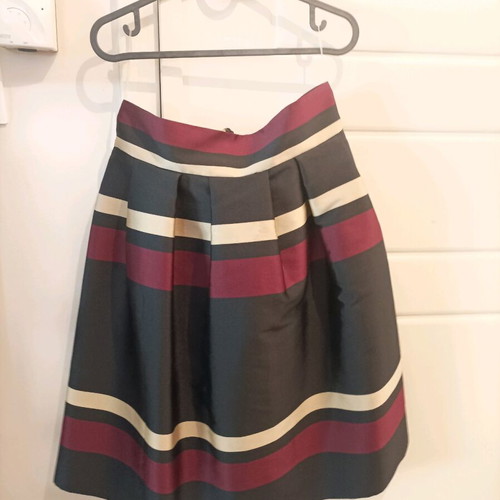 Desiree midi skirt like new, thick stiff fabric with lining, size M