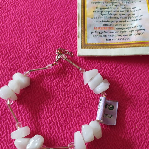 Bracelet with semi-precious opal stone new