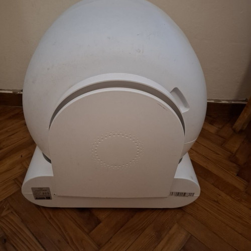 Automatic cat litter box used with extra replacement liner and manual