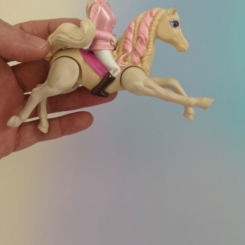 Burger King 2002 Amazone Barbie figure with horse