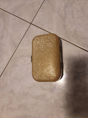 Χρυσό clutch σαν καινούργιο, λείπει το αλυσιδάκι