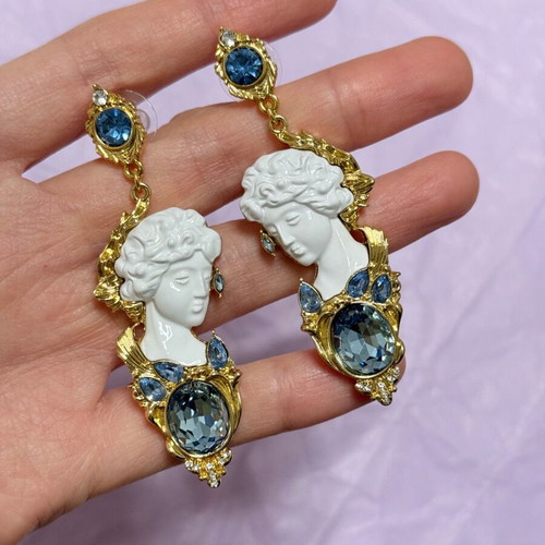 Vintage style statue earrings new, in box