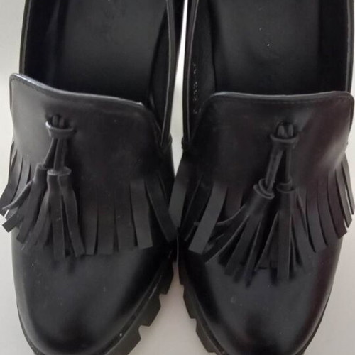 Black women's shoe size 37 like new