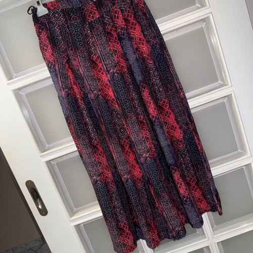 Ale zip culottes like new, viscose, colorful linear pattern, size M