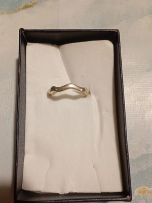 Silver 9.25 ring like new, size 7 with authenticity stamp