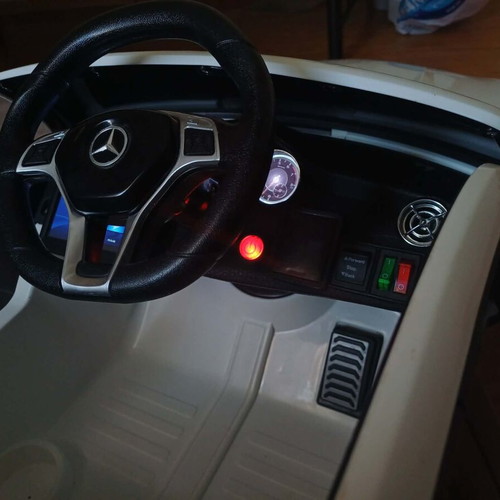 Mercedes electric ride-on car like new