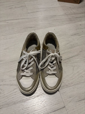 Rococo women's sneaker in good condition, size 39, white and gold
