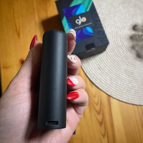 Glo Hyper Starter Kit used with cleaning brush and USB-C cable
