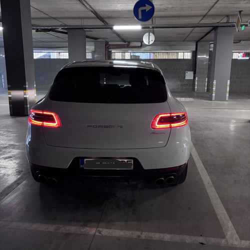 Porsche Macan S 2016 like new, petrol, 300000 km, white SUV