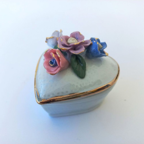 Chinese porcelain heart jewelry box like new with flowers and gold