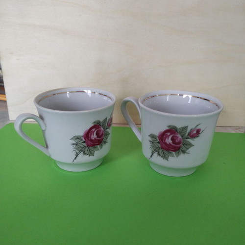 Kahla porcelain cups with roses and gold rim used, set of 2