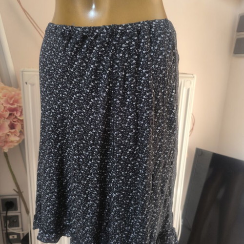 Women's skirt XL used, black with white micro pattern