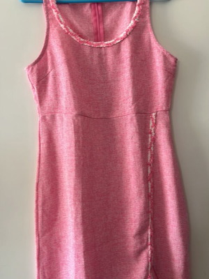 Pink dress size S, new with small slit