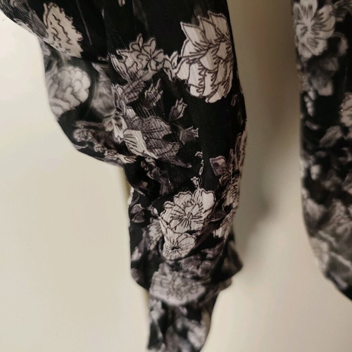 Zara Floral Blouse with Metallic Thread Size XS Like New
