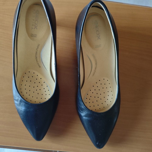 Geox leather pumps like new, black, size 35