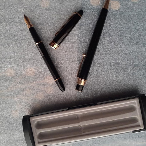 Pen and fountain pen set like new