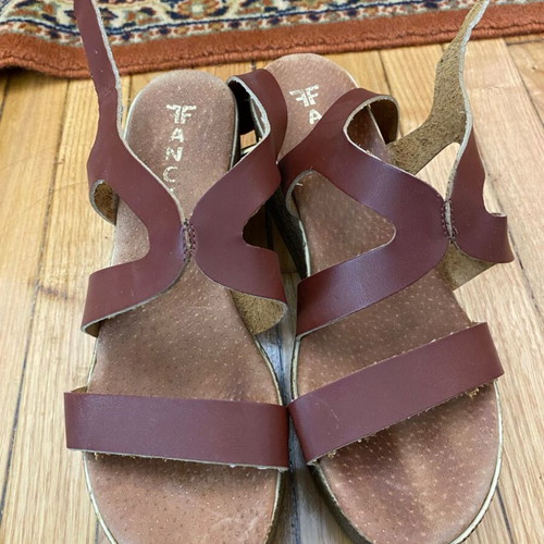 Brown leather platform sandals like new, size 41 fitting 40