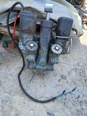 Power Trim Yamaha 115 to 150 IP used, excellent condition