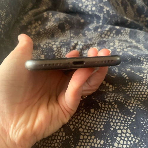 iPhone 8 like new, excellent condition