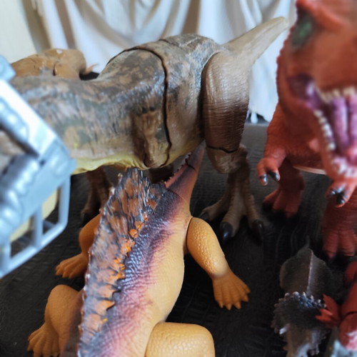 Dinosaur figures like new, pack of 9 large and 30 small to medium