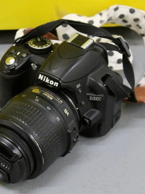 Nikon D3100 DSLR camera with Nikkor 18-55mm VR lens like new