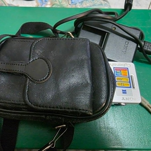 Sony Cyber-shot DSC-W70 digital camera with battery and charger