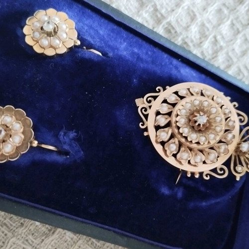 Gold set with diamonds and pearls new