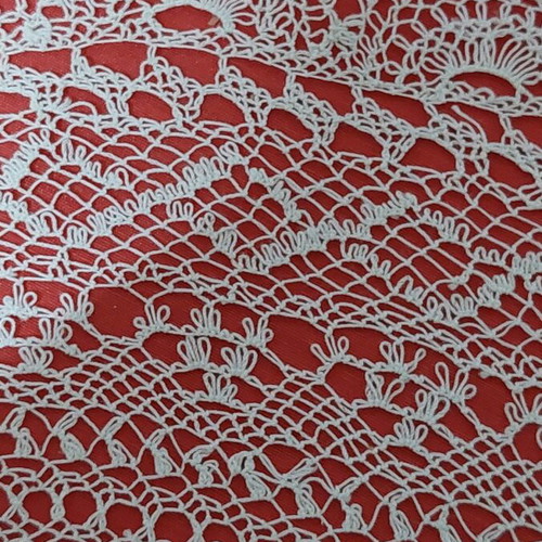 Needle lace embroidery set new, 3 pieces, white doily and napkins